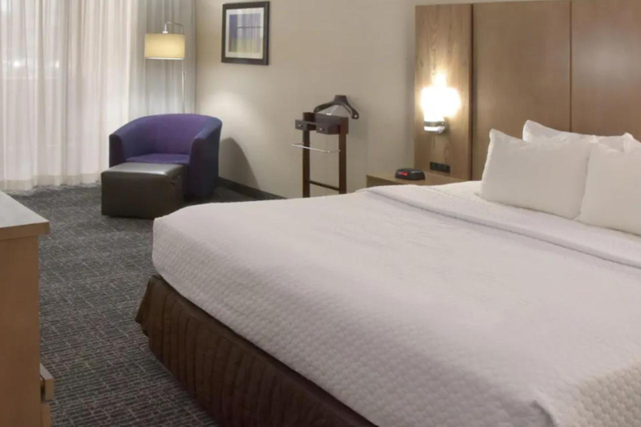 Crowne Plaza Cleveland Airport, An Ihg Hotel Мидлберг-Хайтс Экстерьер фото