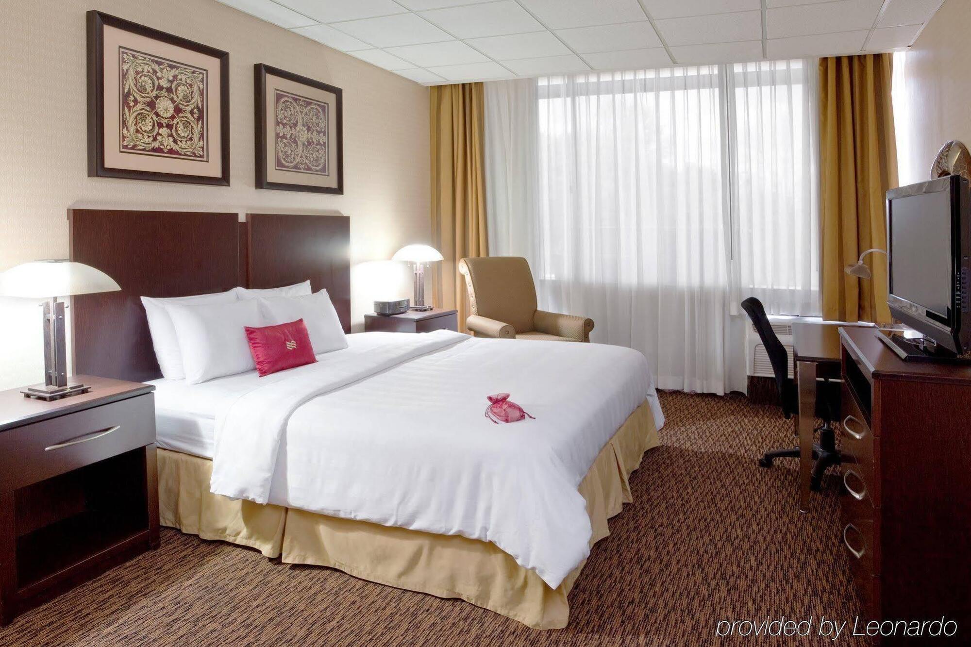 Crowne Plaza Cleveland Airport, An Ihg Hotel Мидлберг-Хайтс Экстерьер фото